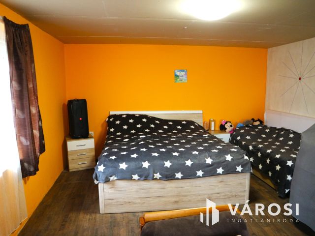 Répcelak központban,2gener.240m2,7szobás,hitelezhető,eladó.