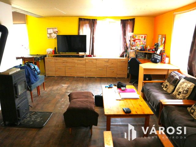 Répcelak központban,2gener.240m2,7szobás,hitelezhető,eladó.