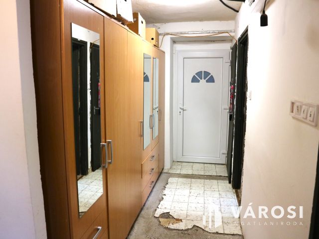Répcelak központban,2gener.240m2,7szobás,hitelezhető,eladó.