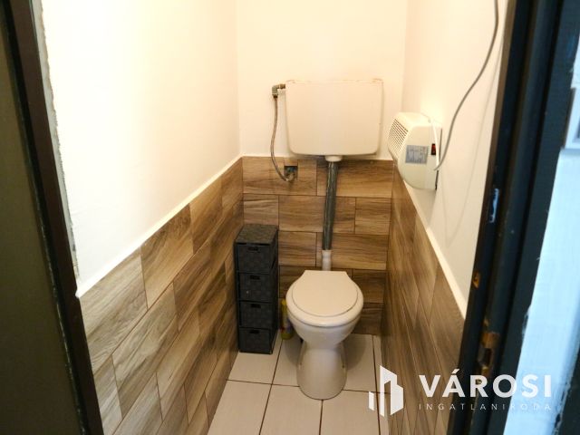 Répcelak központban,2gener.240m2,7szobás,hitelezhető,eladó.