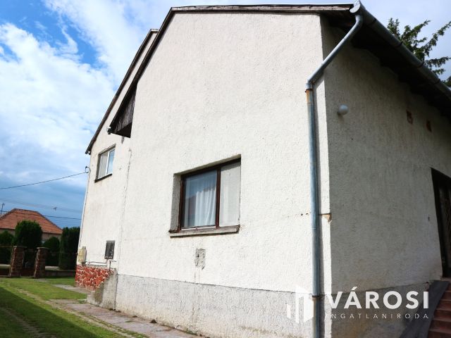 Répcelak központban,2gener.240m2,7szobás,hitelezhető,eladó.