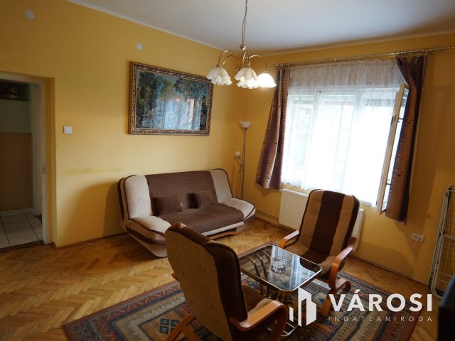 Fonyód Bélatelepi részén, jó adottságú családi ház